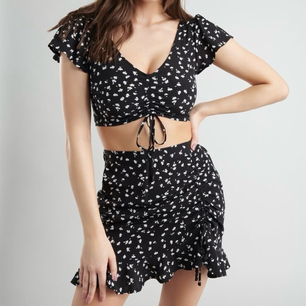 Garage Ditsy Floral Two Piece Set Black White Ruched Crop Top Mini Skirt Set M